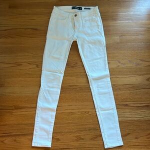 Hollister White Jeans. Low-rise, skinny jeans. Size 0R